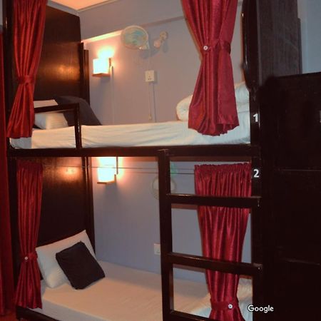 Paila Hostel Lakeside ポカラ エクステリア 写真